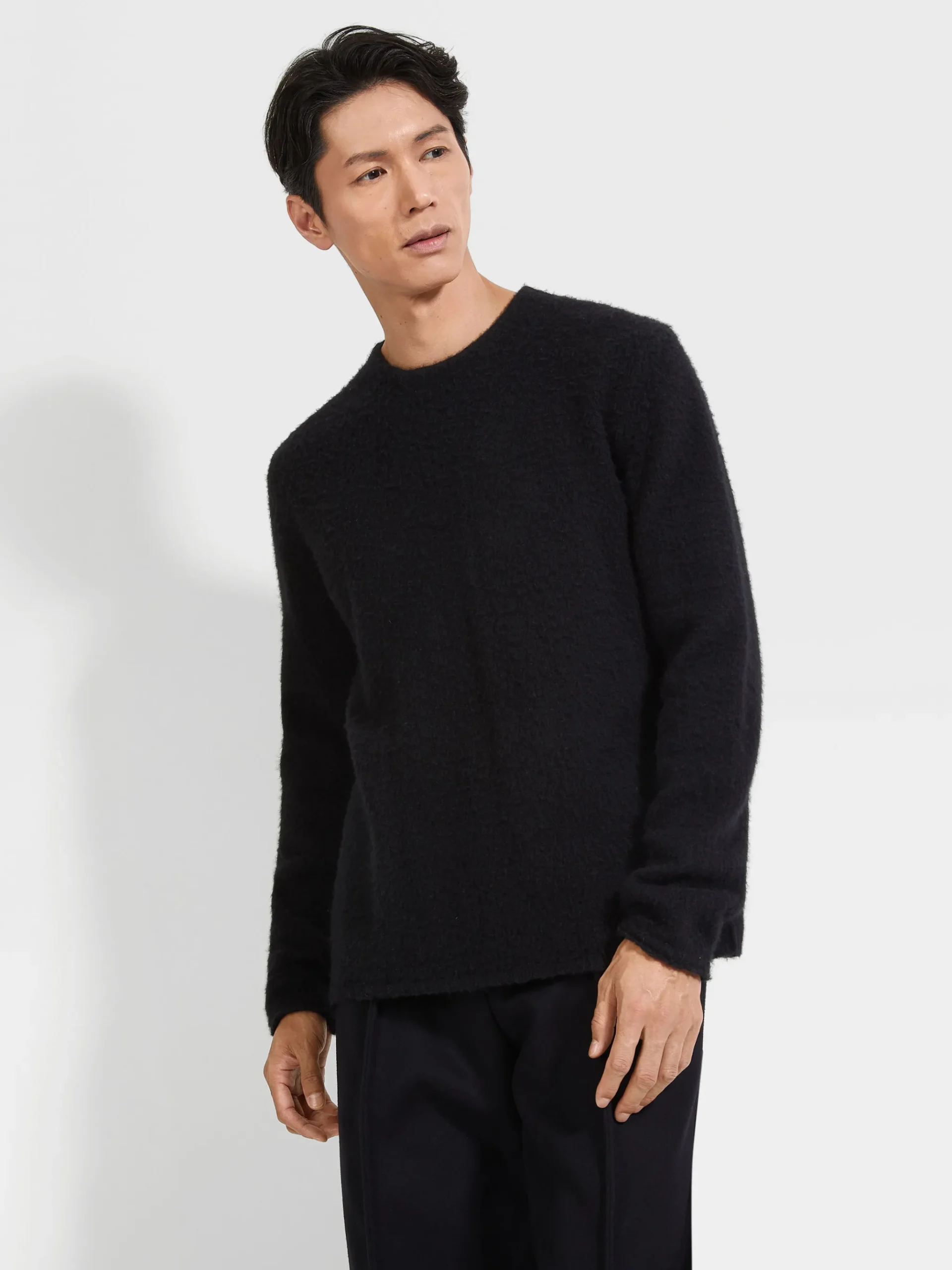 Black Oasi Cashmere Crewneck