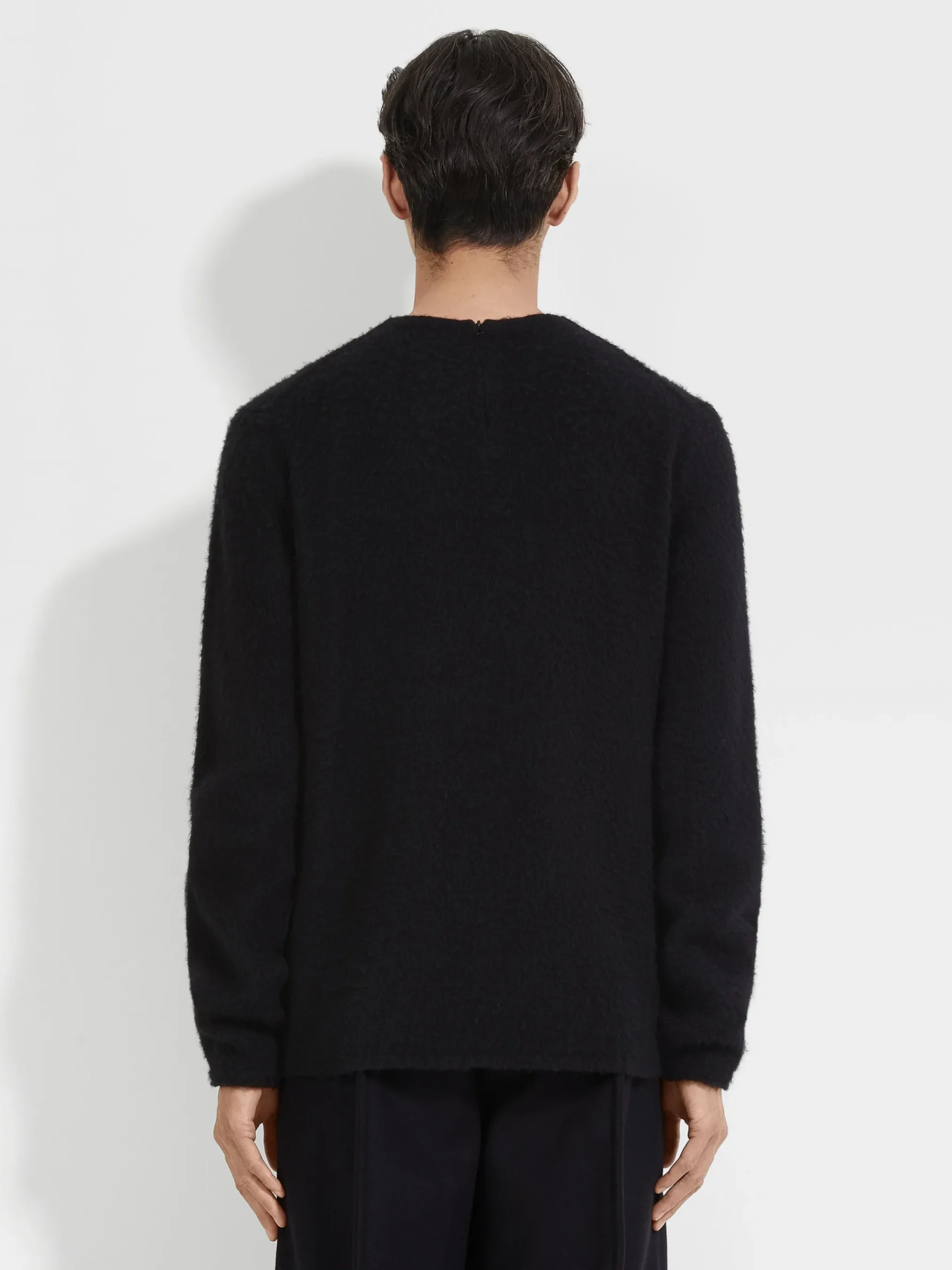 Black Oasi Cashmere Crewneck
